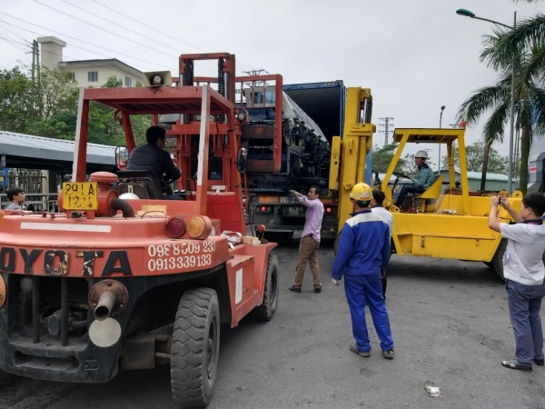 Cho thuê xe nâng - Cho Thuê Xe Nâng Đông Dương - Công Ty TNHH Thương Mại Và Dịch Vụ Vận Tải Đông Dương